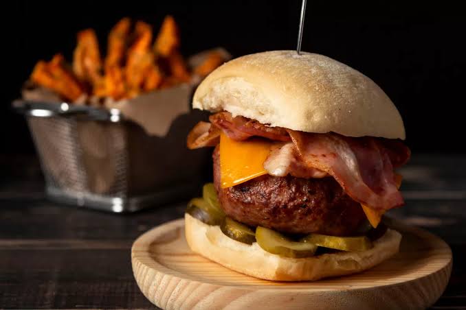 J.B Burguer em Juína MT: combos individuais, combos para casal e hambúrgueres